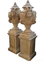 Tuinbeelden van gietijzer, marmer en natuursteen